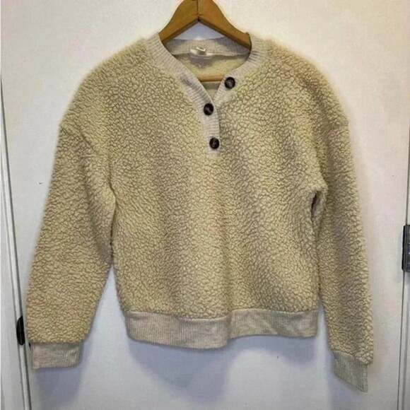 a.n.a Sweaters - A.n.a. Women’s pullover sweater faux fur
Sherpa cream cozy size XS
